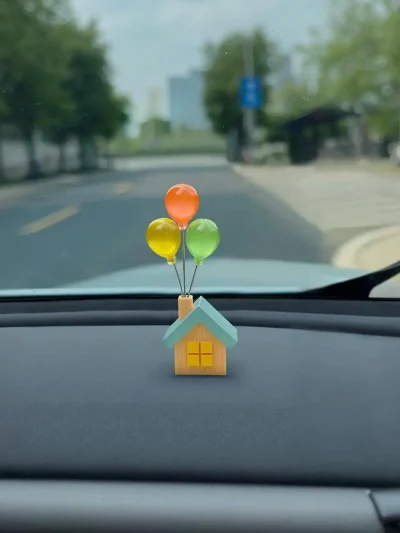 Uçan Balonlu Figür Araç İçi Aksesuar Araba Süsü Torpido Aksesuarı Araba Hediyesi